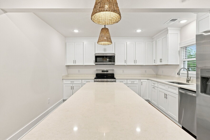 More Photos Of 112 Buckroe Ave, Hampton Storefront Retail Residential For Sale