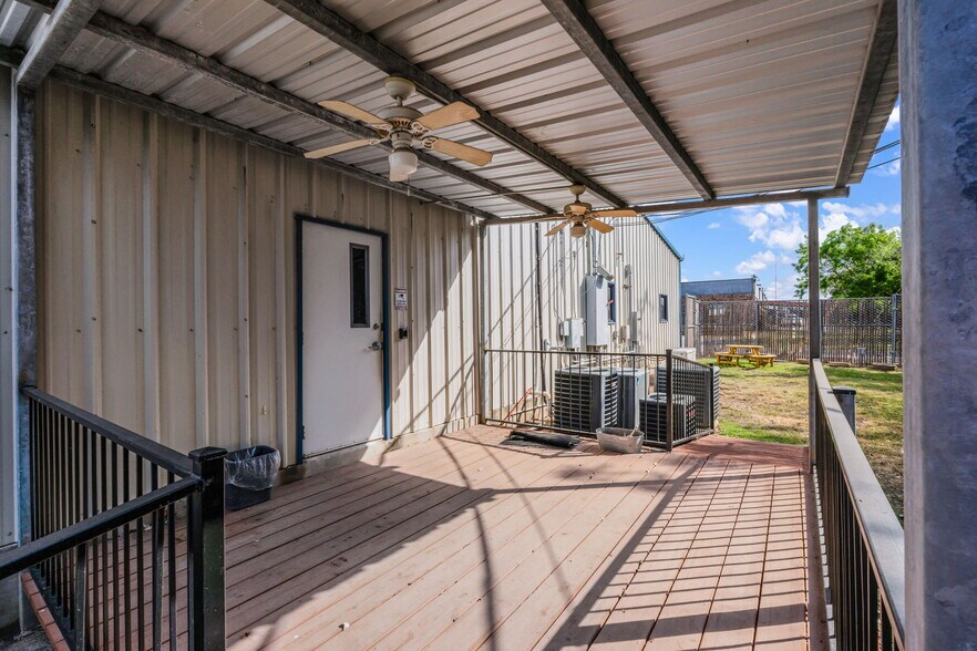 More Photos Of 1399 Sattler Rd, New Braunfels Office For Sale