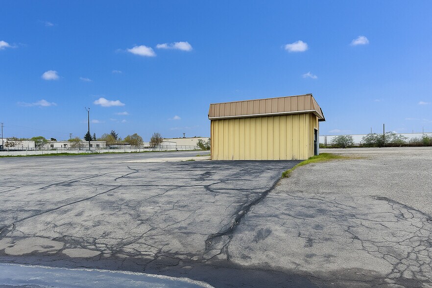 More Photos Of 1301-1345 E Lexington Ave, Pomona Warehouse For Sale