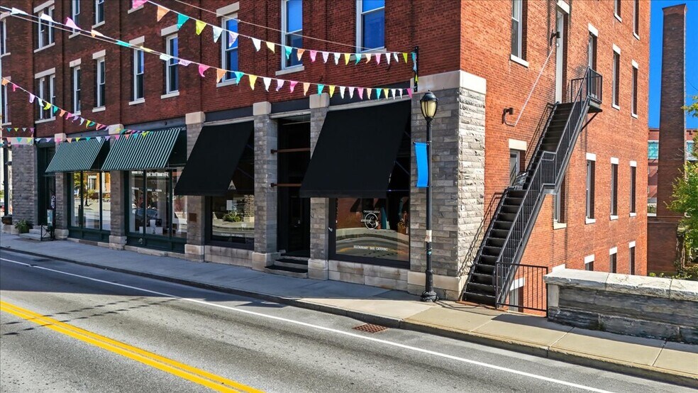 More Photos Of 10 Merchants Row, Middlebury Apartments For Sale