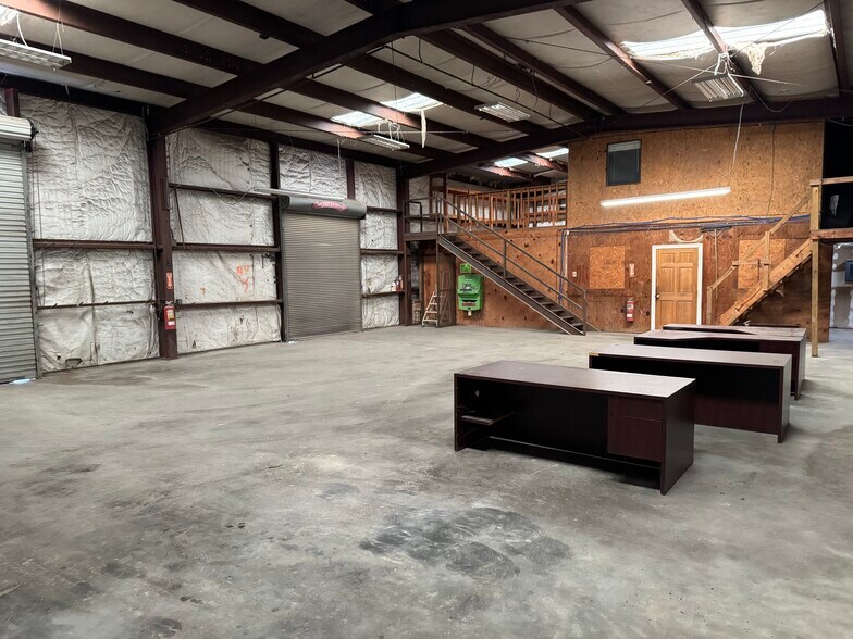 More Photos Of 4745 Fannett Rd, Beaumont Industrial For Lease