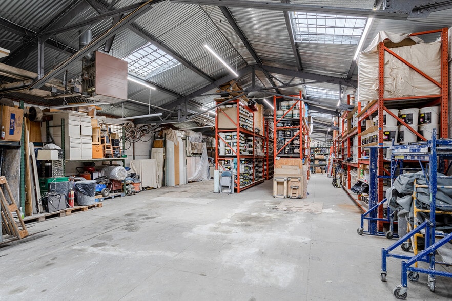 More Photos Of 234 Russell St, Brooklyn Showroom For Lease