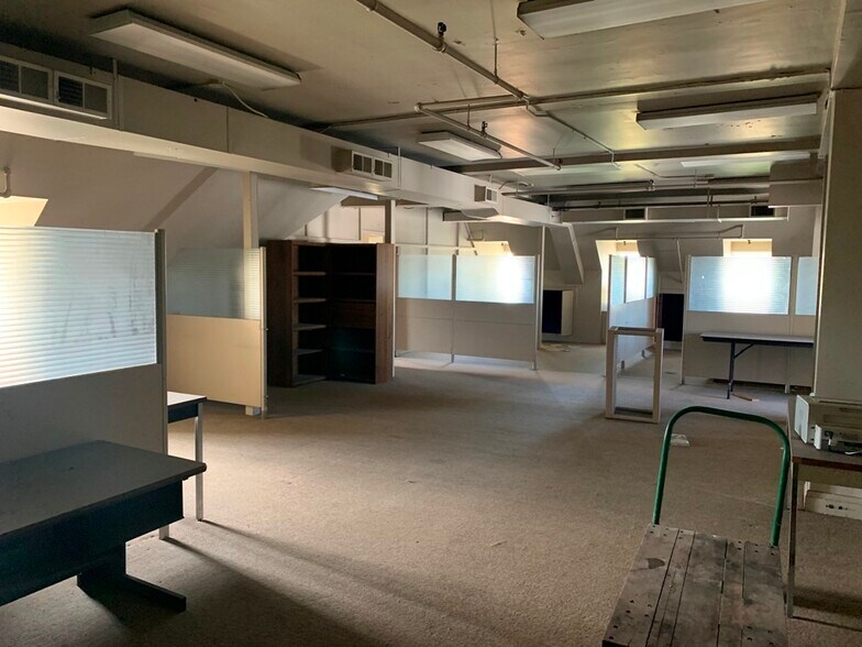 More Photos Of 2450 W Hubbard St, Chicago Distribution For Lease