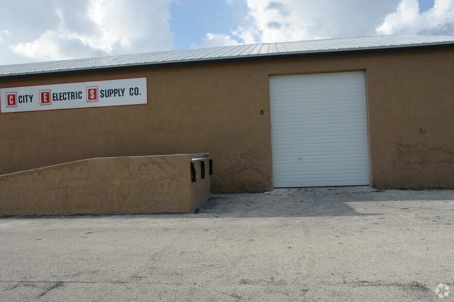 More Photos Of 3479 SW Palm City School Ave, Palm City Warehouse For Lease