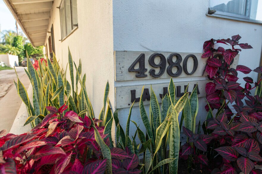 More Photos Of 4980-82 La Jolla Blvd, San Diego Multifamily For Sale