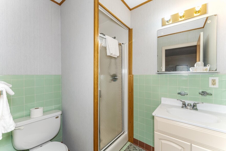 More Photos Of 309 E Wall St, Eagle River Hotel For Sale