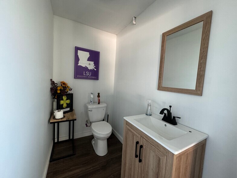 More Photos Of 1435 FM 1463 Rd, Katy Showroom For Sale