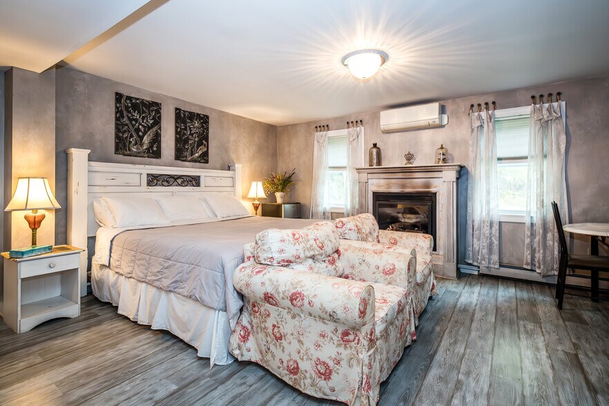 More Photos Of 78 Cream Hill Rd, Mendon Hospitality For Sale