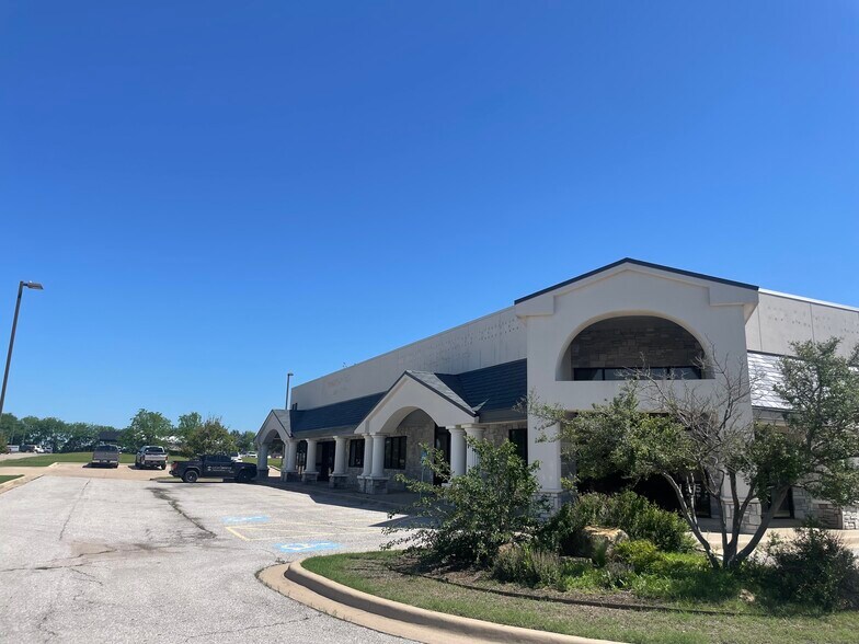 More Photos Of 1202 Brookview Dr, Ardmore Storefront Retail Office For Sale