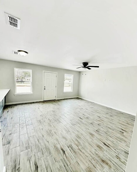 More Photos Of 925 N Iowa Ave, Brownsville Multifamily For Sale