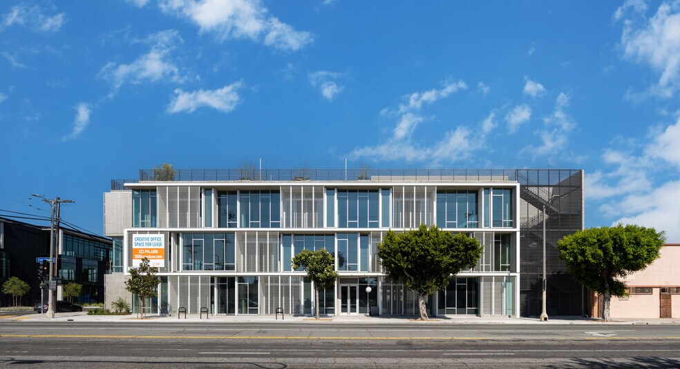 More Photos Of 3000 Crenshaw Blvd, Los Angeles Office For Lease
