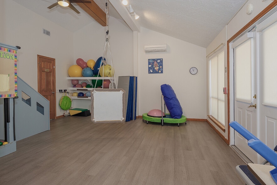 More Photos Of 26407 Oak Ridge Dr, Spring Medical For Sale