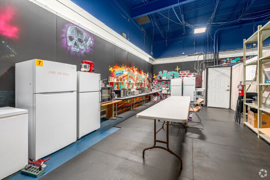 More Photos Of 4400 Renaissance Pky, Warrensville Heights Showroom For Lease