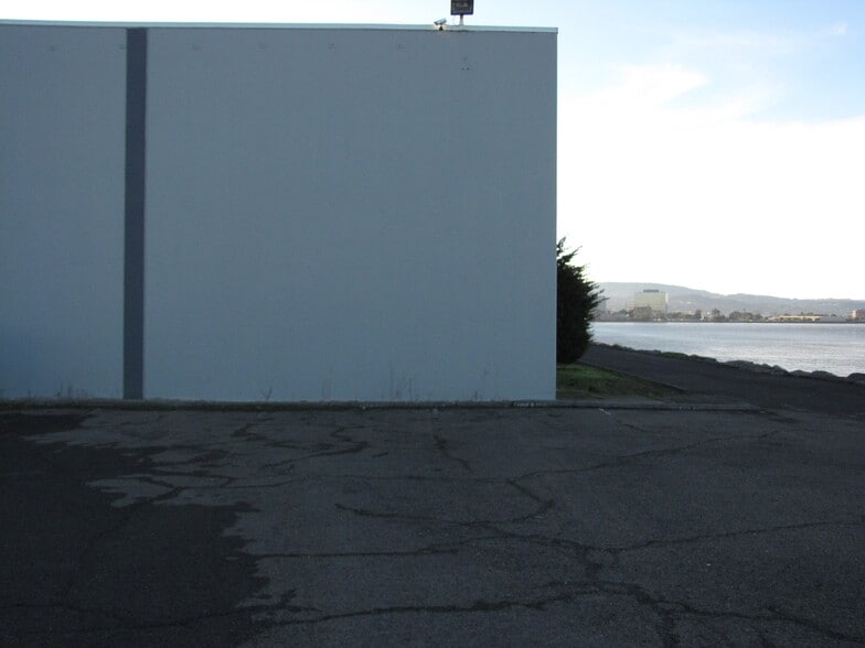 More Photos Of 828 Airport Blvd, Burlingame Research And Development For Lease