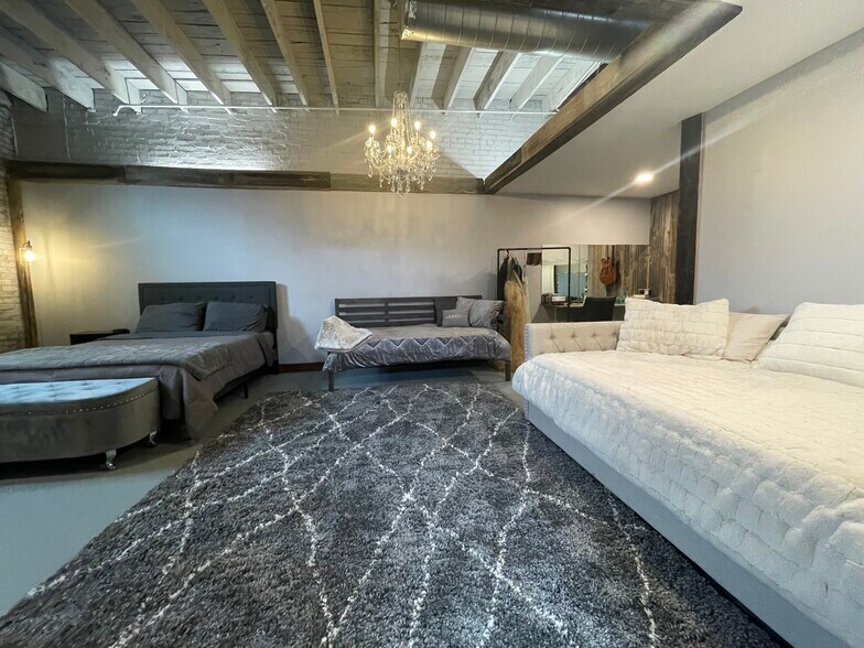 More Photos Of 211 Main St, Irvine Storefront For Sale