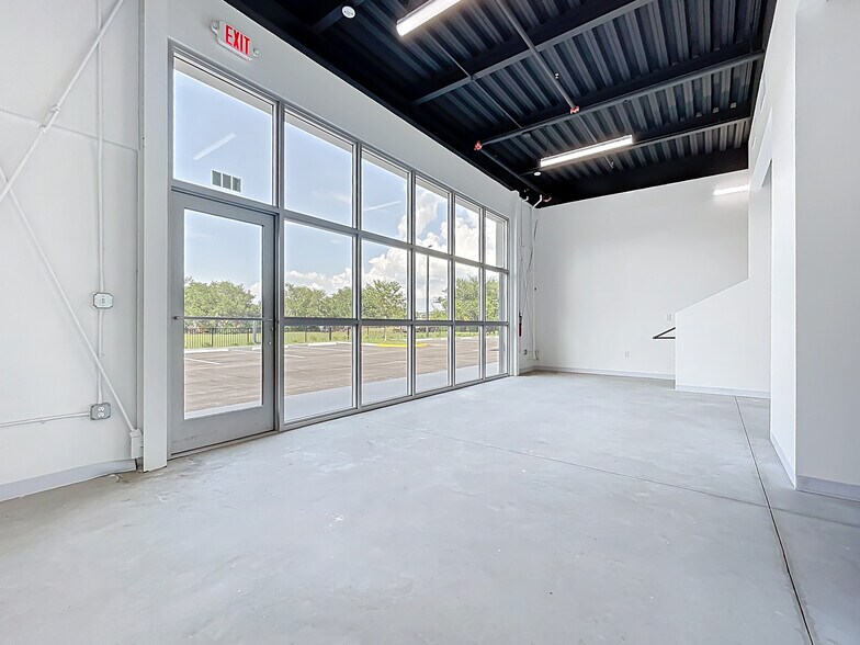 More Photos Of 705 Hennis Rd, Winter Garden Showroom For Sale