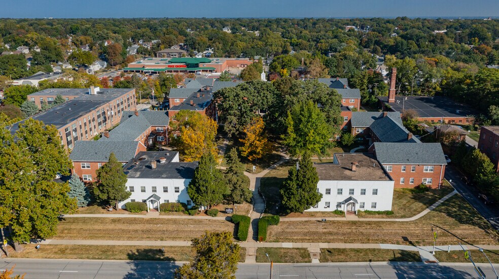 More Photos Of 3333 Grand Ave, Des Moines Apartments For Sale