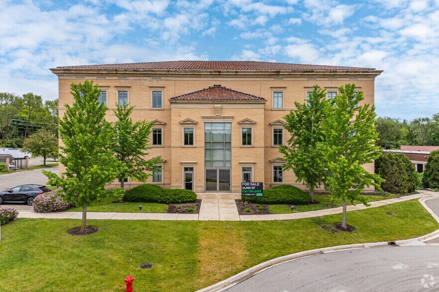 More Photos Of 4970 Varsity Dr, Lisle Office For Sale