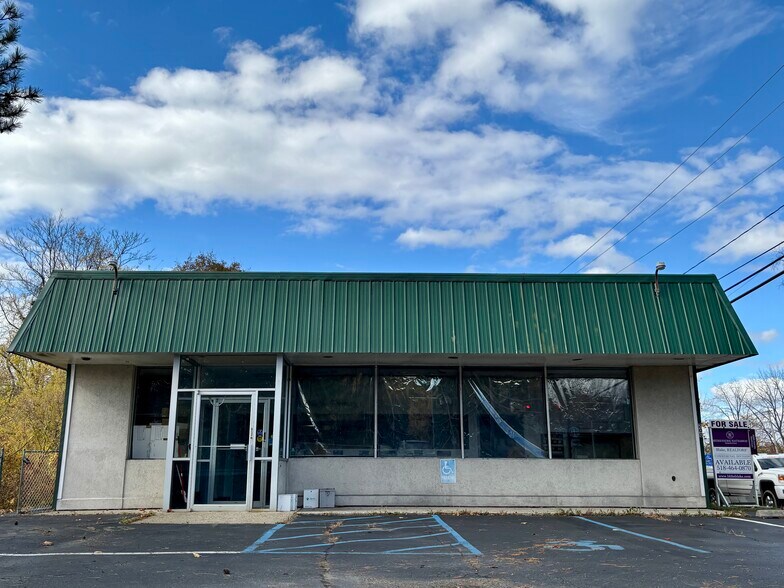 More Photos Of 200 Northern Dr, Troy Medical For Sale