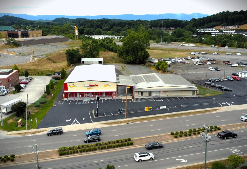 Primary Photo Of 3057 Lee Hwy, Bristol Self Storage For Sale