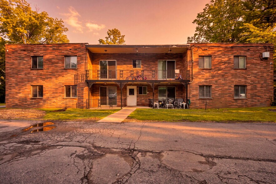Primary Photo Of 818-850 S Green Rd, South Euclid Apartments For Sale