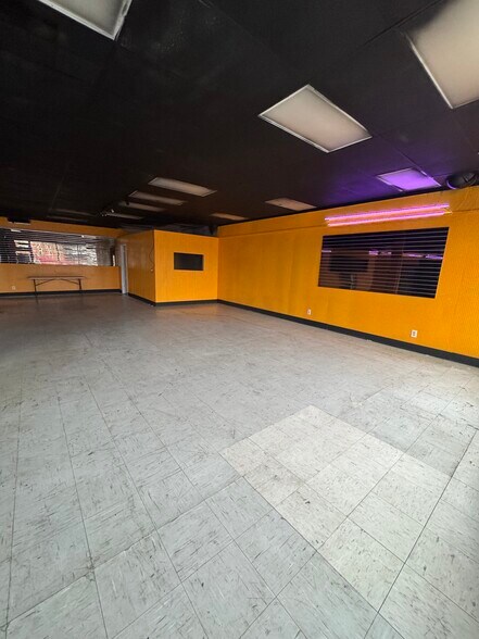 More Photos Of 4453 Summer Ave, Memphis Department Store For Lease