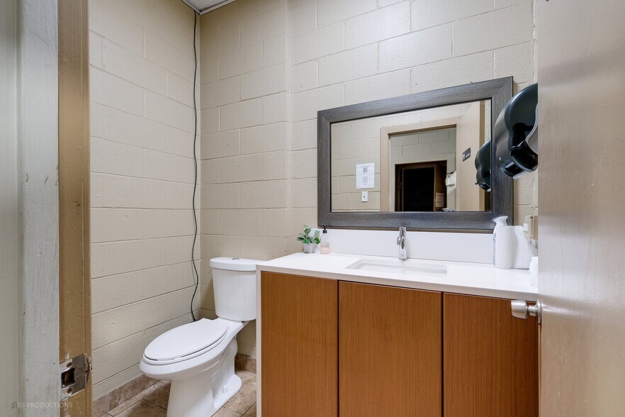 More Photos Of 7737 S Kedzie Ave, Chicago Carwash For Sale