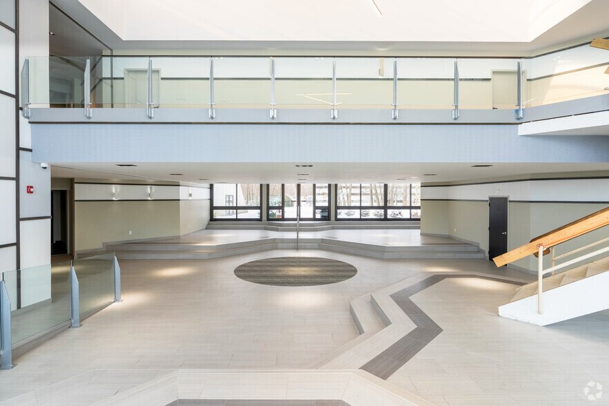 More Photos Of 8 Griffin Rd N, Windsor Office For Sale