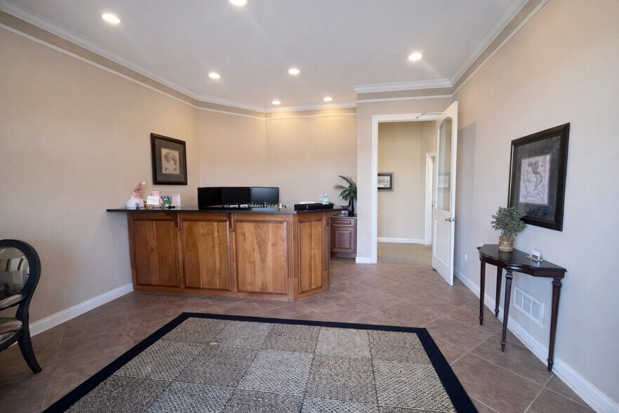 More Photos Of 8241 Cornell Rd, Cincinnati Office For Sale