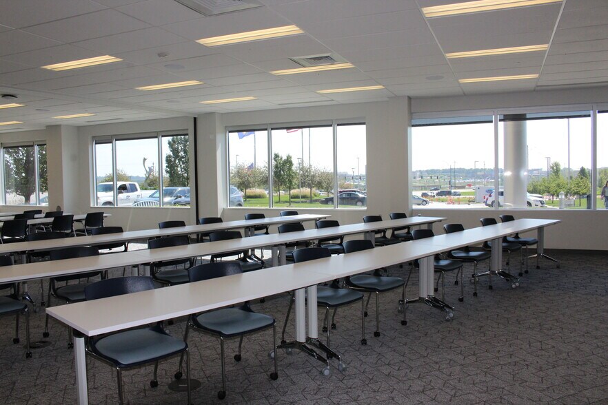 More Photos Of 18020 Burt St, Elkhorn Office For Lease