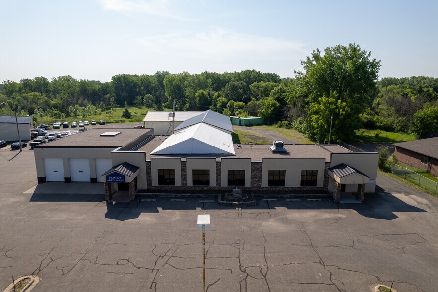 Primary Photo Of 6671 Lake Blvd, Wyoming Service For Lease