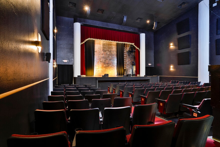 More Photos Of 110 W Main St, Waxahachie Theater Concert Hall For Lease