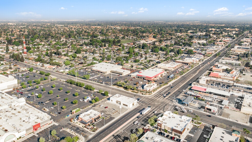 More Photos Of 2001 S Mooney Blvd, Visalia General Retail For Sale