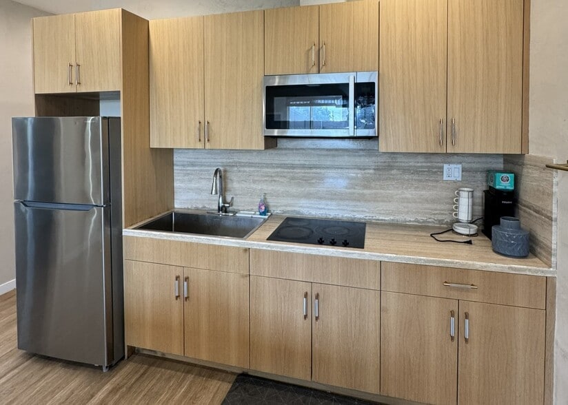 More Photos Of 7416 S Western Ave, Los Angeles Office For Sale