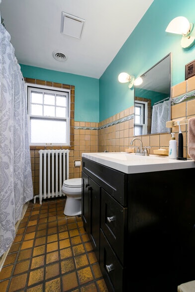 More Photos Of 5001 Pernod Ave, Saint Louis Flex For Sale