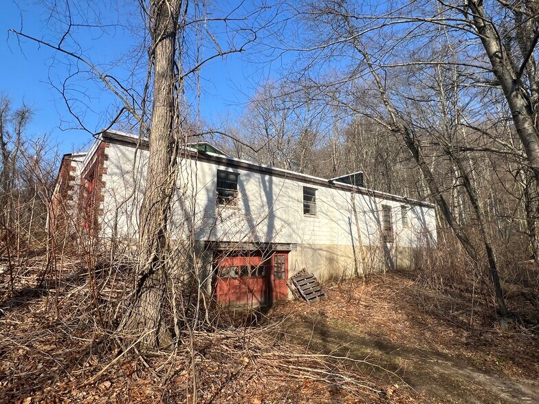 More Photos Of 10 Spielman Hwy, Burlington Warehouse For Sale