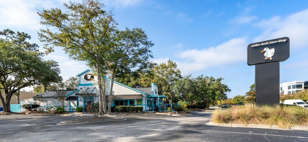 More Photos Of 341 Johnnie Dodds Blvd, Mount Pleasant Restaurant For Sale