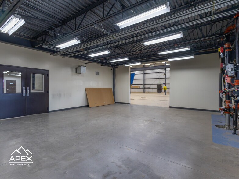 More Photos Of 371 Prospector Dr, Evanston Freestanding For Lease