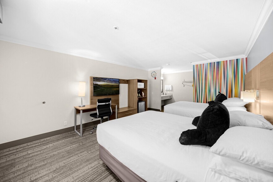 More Photos Of 28980 Old Town Front St, Temecula Hotel For Sale