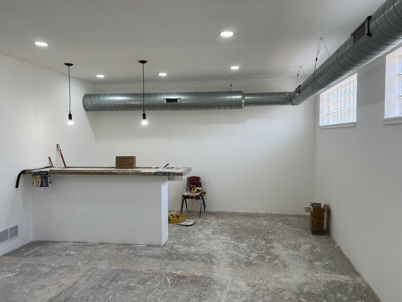 More Photos Of 330 E Oak St, Louisville Office For Sale