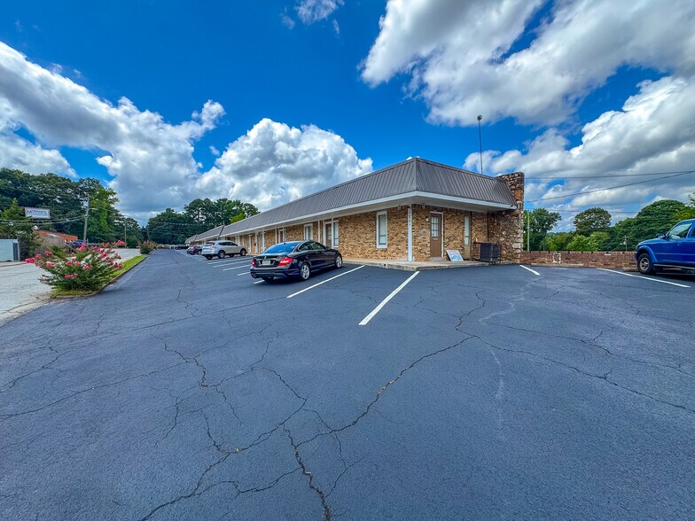 More Photos Of 2204-2208 Hanfred Ln, Tucker Office For Sale