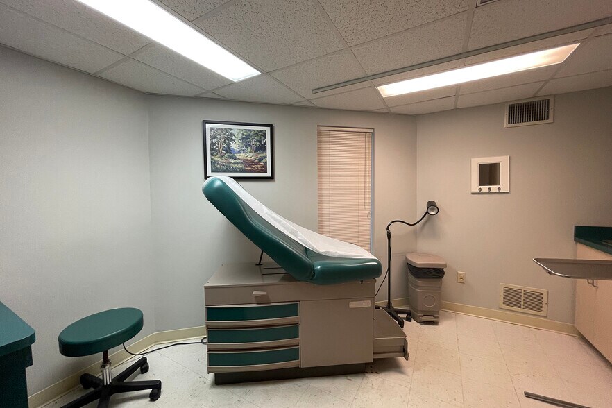 More Photos Of 12 Elmcrest Ter, Norwalk Office For Sale