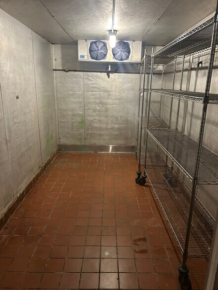 More Photos Of 2613 E Clairemont Ave, Eau Claire Restaurant For Lease