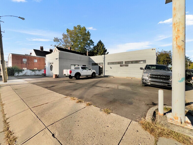 More Photos Of 3415 Glenmore Ave, Cincinnati Freestanding For Sale