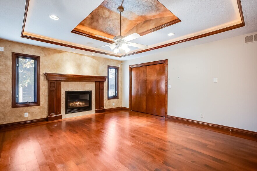 More Photos Of 121 S Water St, Derby Office For Sale