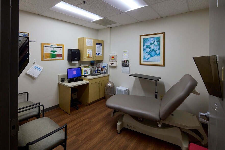More Photos Of 700 Geipe Rd, Catonsville Medical For Lease
