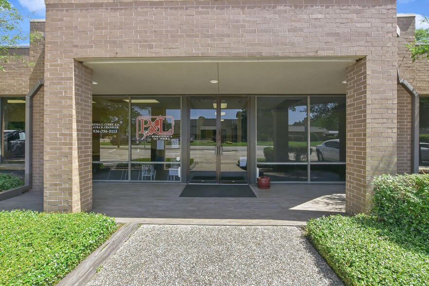 More Photos Of 401 N Loop 336 W, Conroe Office For Lease