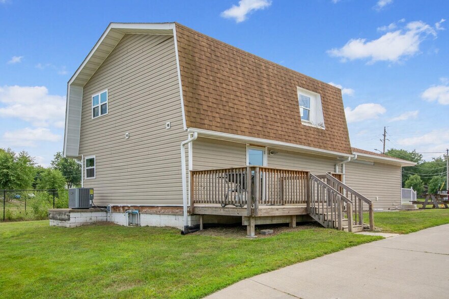 More Photos Of 3161 SE 22nd St, Des Moines Office For Sale