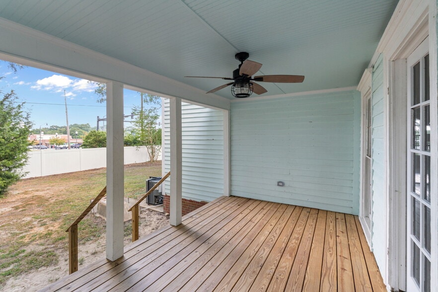 More Photos Of 202 W Main St, Sanford Office Residential For Lease