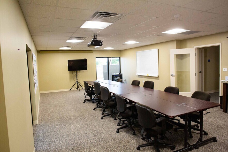 More Photos Of 12945 Seminole Blvd, Largo Unknown For Lease